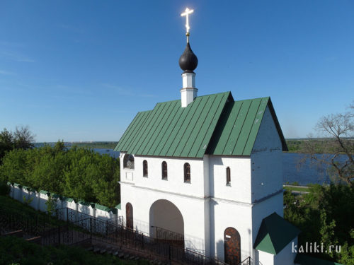 Надвратная церковь в честь прп. Сергия Радонежского