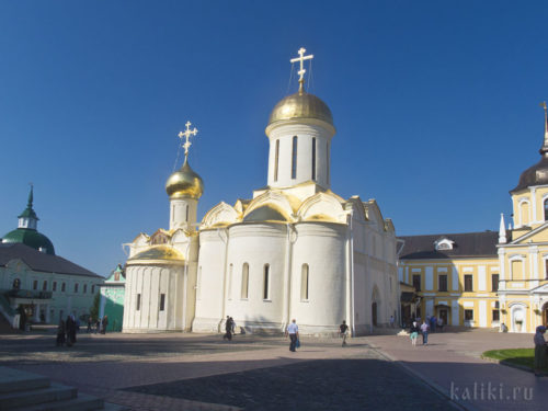 Троицкий собор - старейший собор Лавры