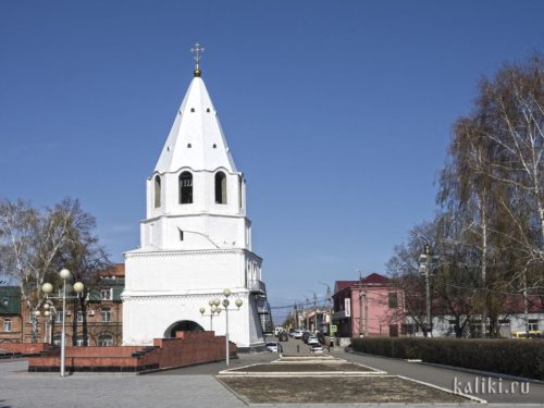 Спасская башня сызранского Кремля и улица Советская