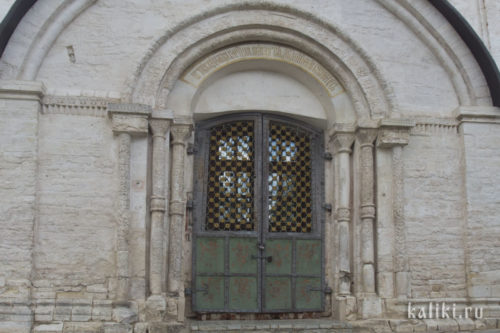 Портал южного крыльца Богородице-Рождественского собора