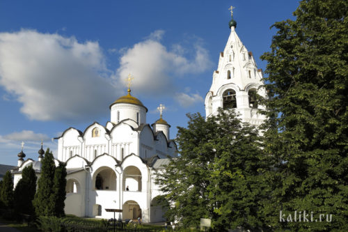 Покровский собор (XVI в.) и колокольня
