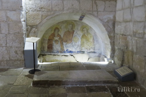 Гробница князя Бориса в аркосолии южной стены