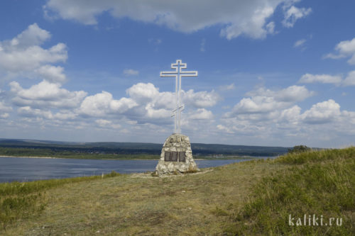 Памятный крест на Монастырской горе