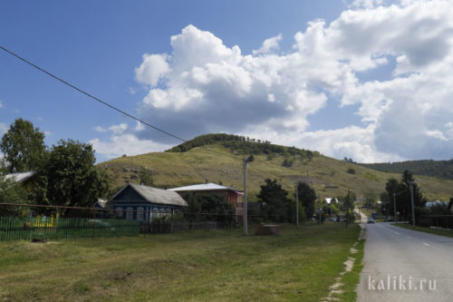 Вид на Монастырскую гору со стороны Ширяево